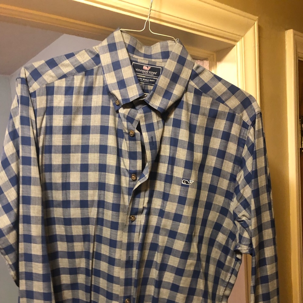 Large Vineyard Vines Button Down